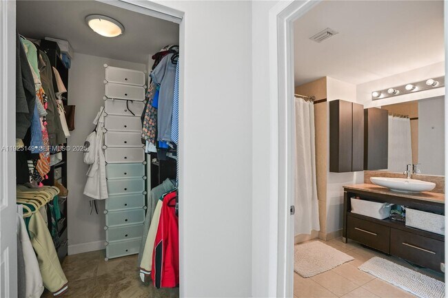 Building Photo - 480 NE 30th St