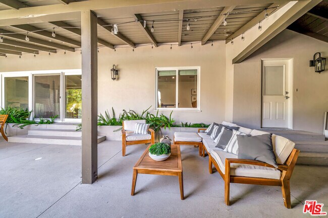 Building Photo - 19841 Henshaw St