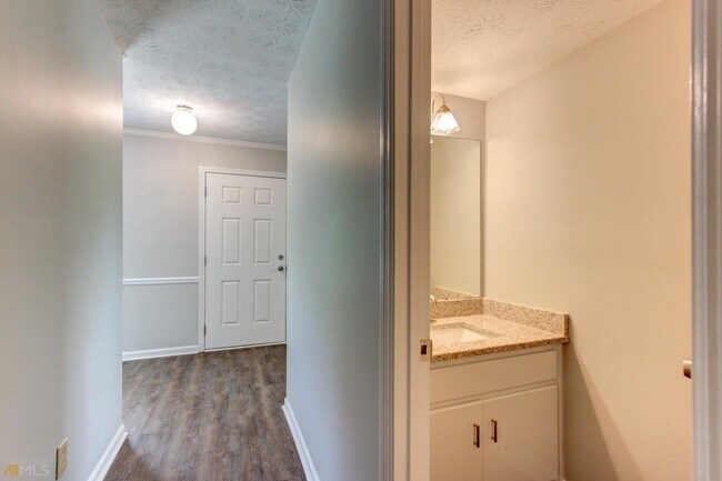 Building Photo - 180 Fairfield Cir