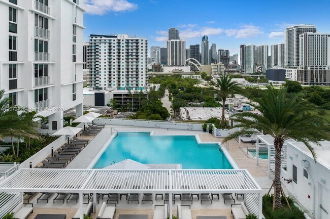 Building Photo - 2000 Biscayne Blvd