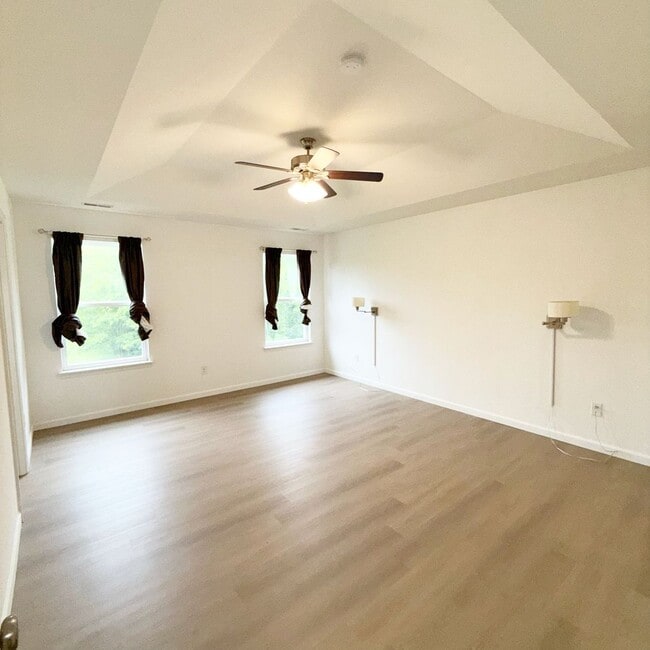 Building Photo - 569 Parkgate Dr