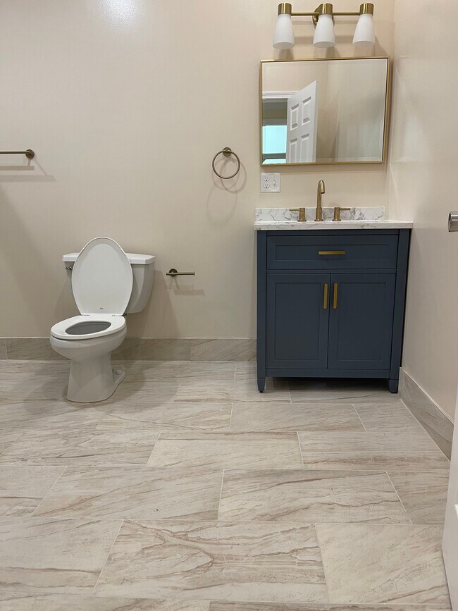 Master bathroom - 528 Chapel St