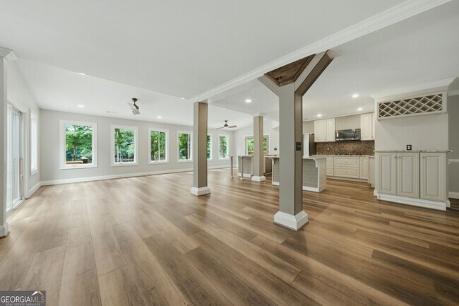 Building Photo - 250 Aspen Way