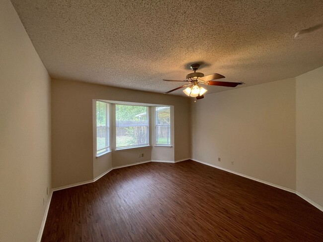 Building Photo - SPACIOUS HOME - NEW FLOORING! - 2 LIVING A...