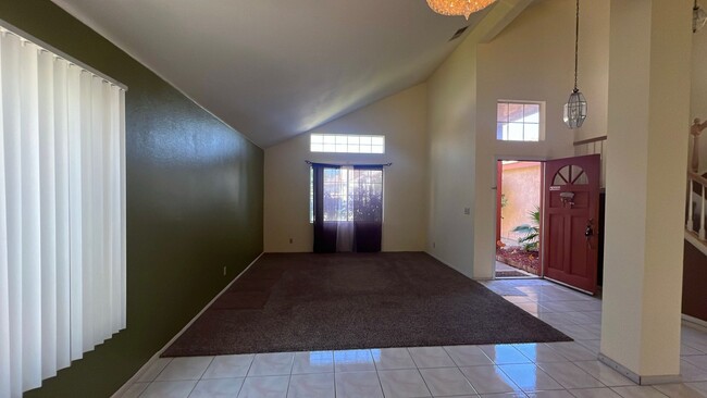 Building Photo - East Palmdale Home