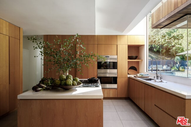 Building Photo - 8970 Wonderland Park Ave