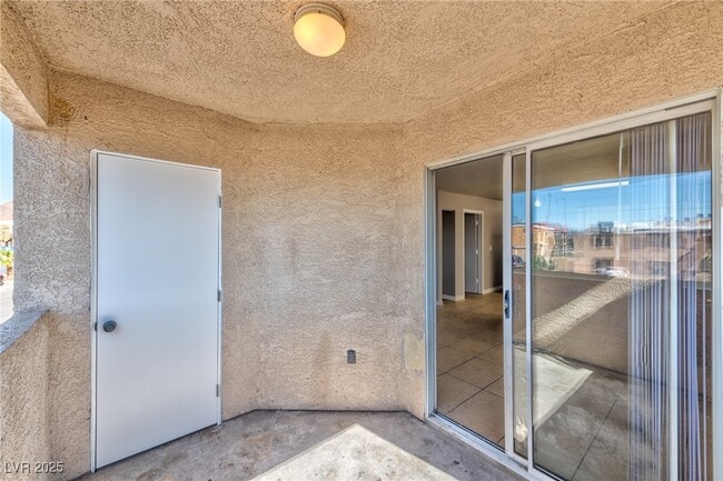 Building Photo - 6983 Appleton Dr