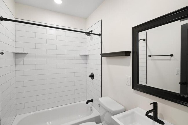 Building Photo - 125 Sumac St