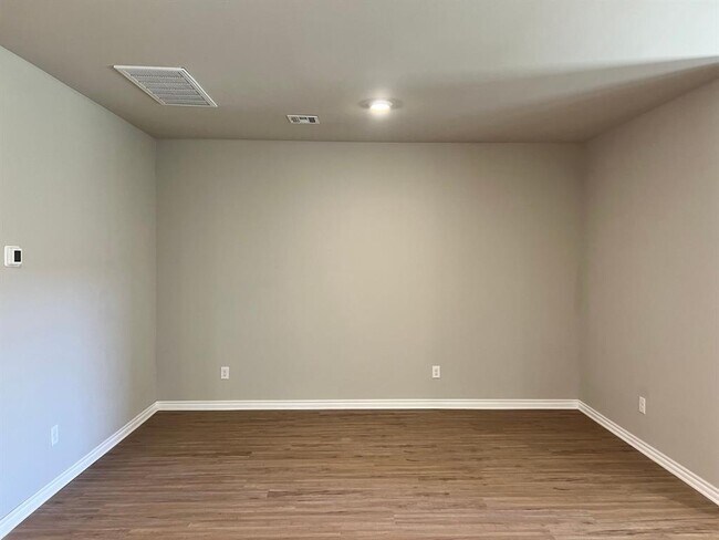 Building Photo - 2908 Firefly Dr