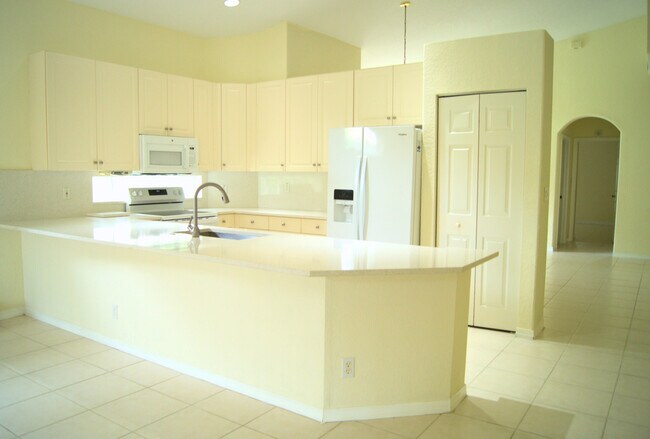 Building Photo - 2531 Coakley Pt