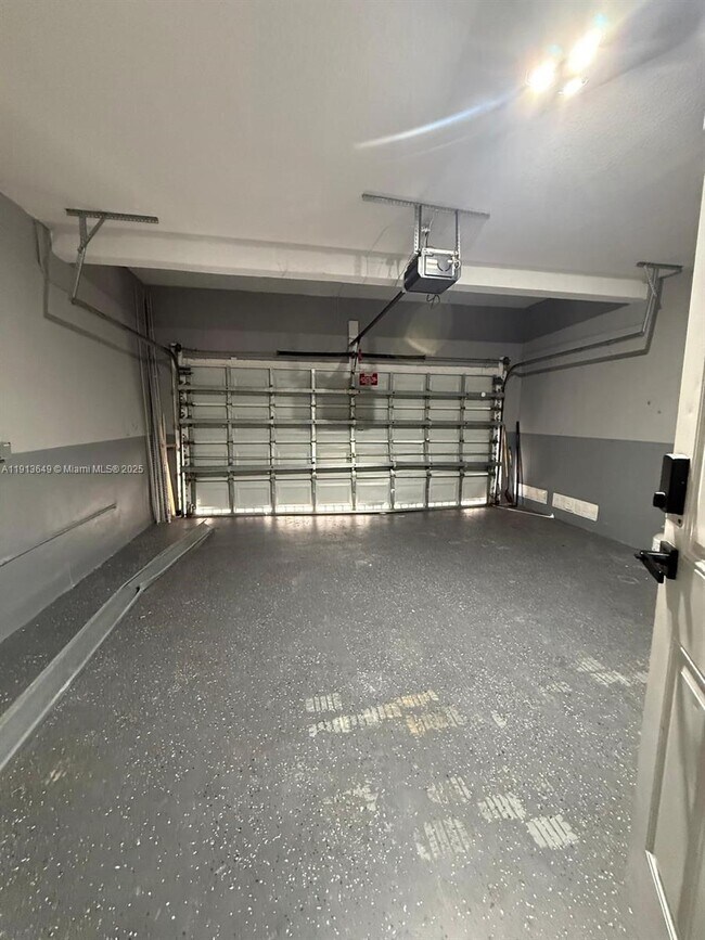 Building Photo - 239 SE 31st Terrace