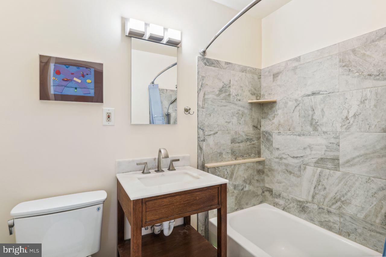 Building Photo - 10600 Kenilworth Ave