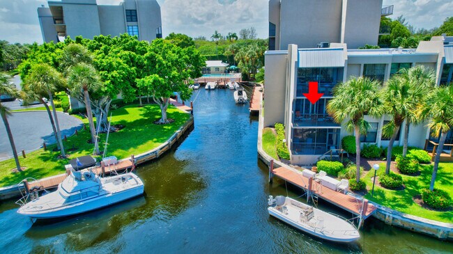 Building Photo - 19 Royal Palm Way