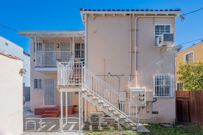 Building Photo - 1429 S Curson Ave