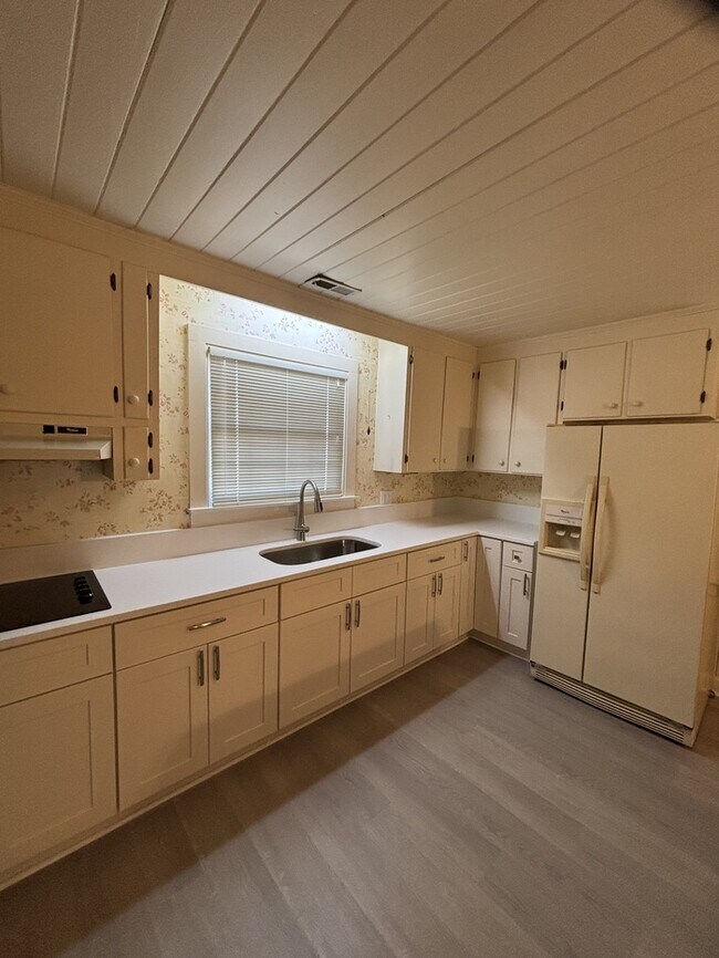 Building Photo - 2115 Galilee Rd