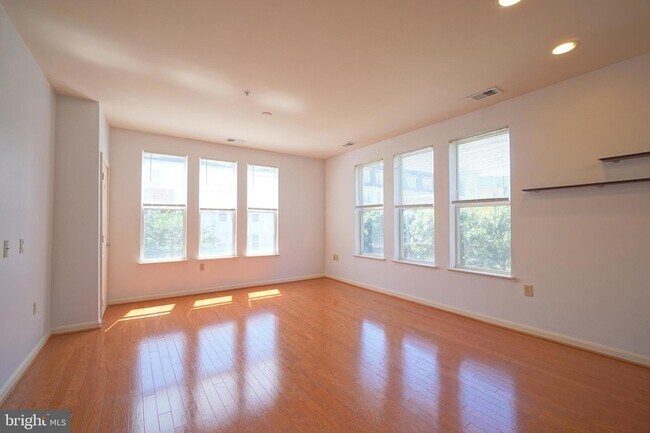 Building Photo - 2665 Prosperity Ave