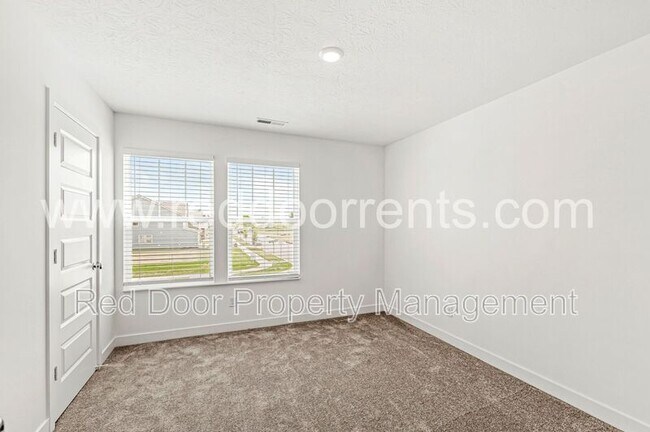 Building Photo - 2956 Grand Rdg Dr