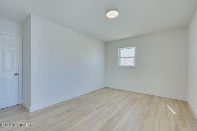 Building Photo - 212 10th Ave