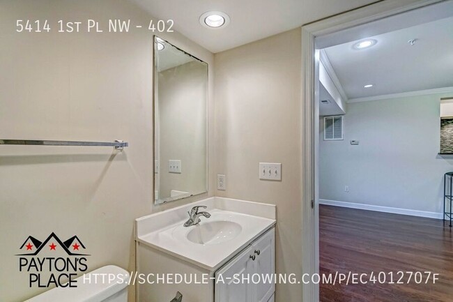 Building Photo - Spacious Condo with Parking