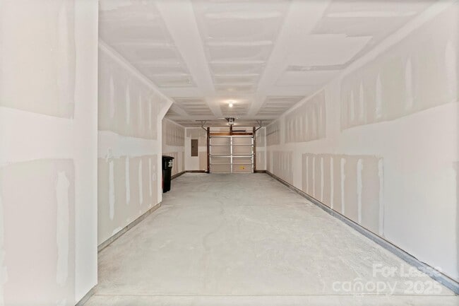 Building Photo - 3011 Jolene Ct