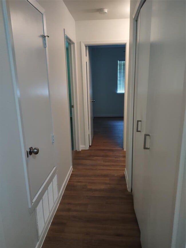 Building Photo - 5405 Brompton Cir