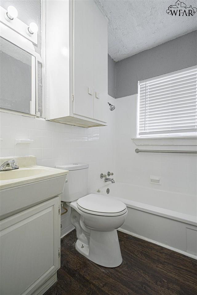 Building Photo - 2104 Virginia Dr