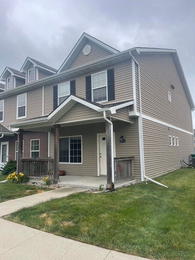 Building Photo - Ankeny 3 Bedroom Townhome Available Novemb...