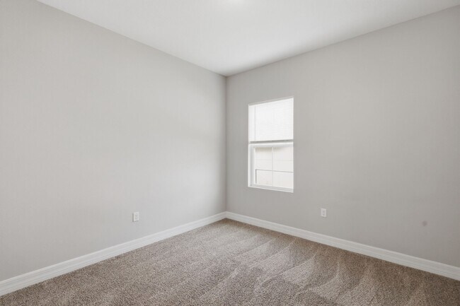 Building Photo - 5574 SW 128th Pl