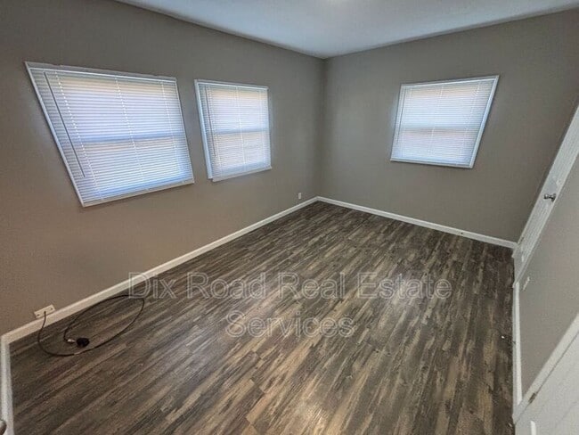 Building Photo - 111 Forestwood Ave