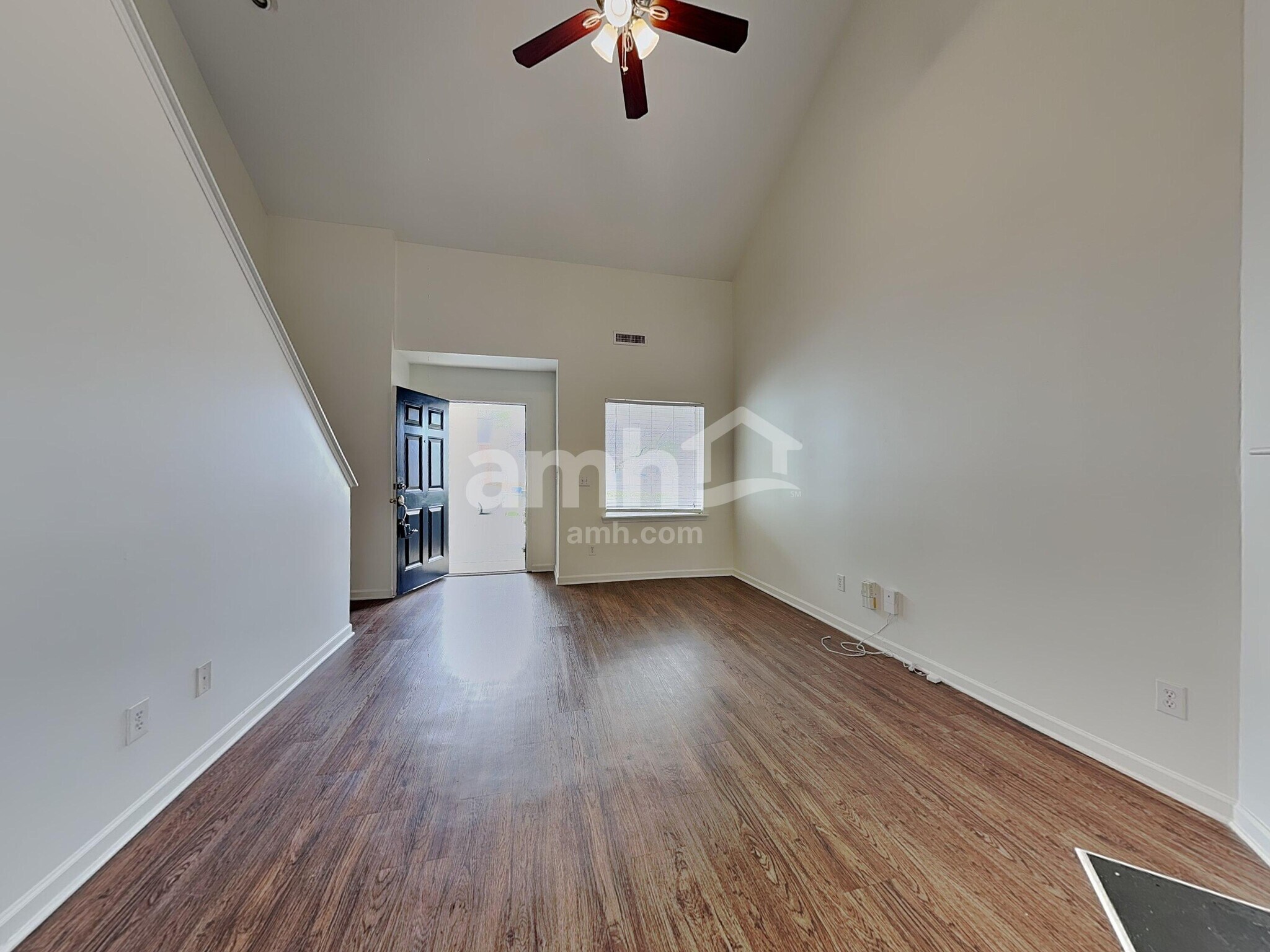 Building Photo - 1568 Pebble Ridge Dr