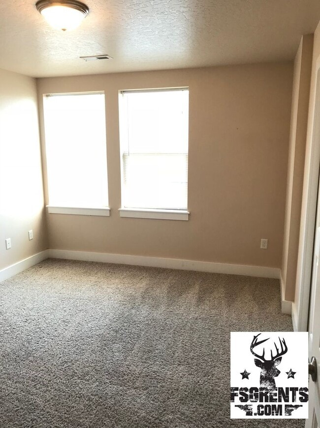 Building Photo - 9938 W Rosecroft Ct