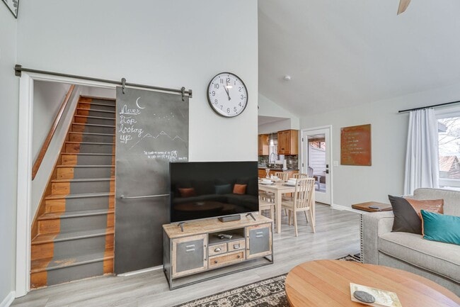 Building Photo - Modern 3BR Duplex with Abundant Natural Light