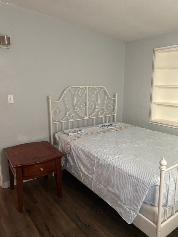 Building Photo - 10529 Keuka Dr