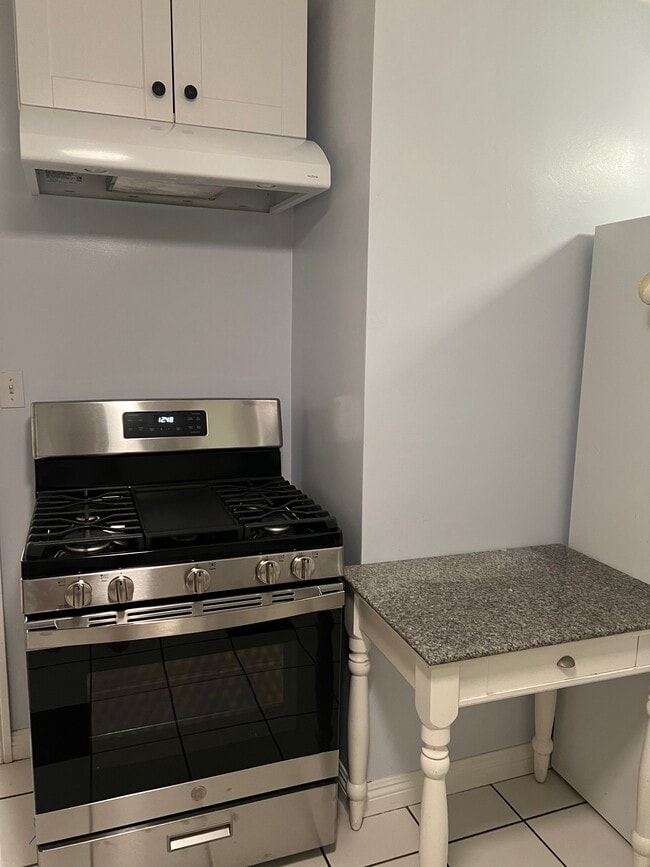 Kitchen - 10804 Ashby Ave