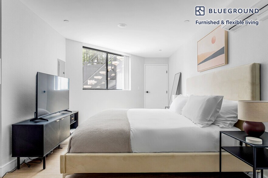 Building Photo - 747 Gayley Ave