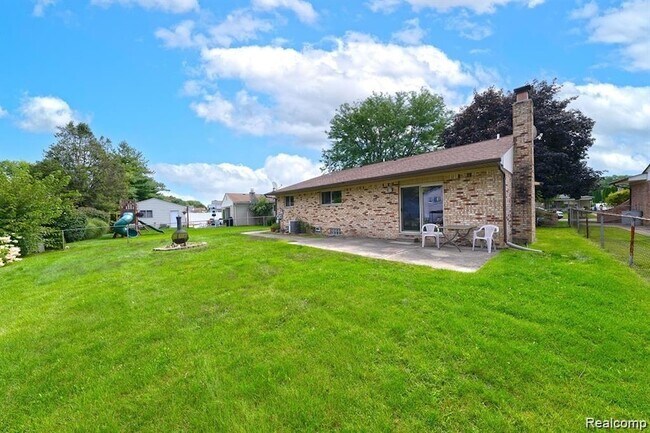 Building Photo - 41415 Harvard Dr