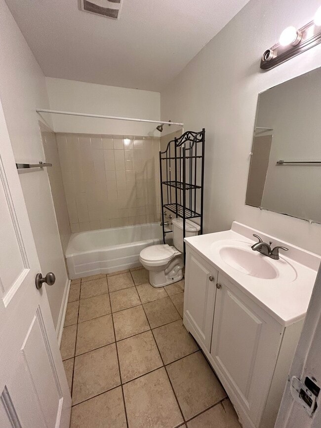 Building Photo - 1436 Forest Pl