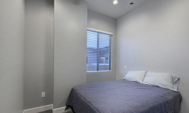 Building Photo - 446 N Campbell Ave