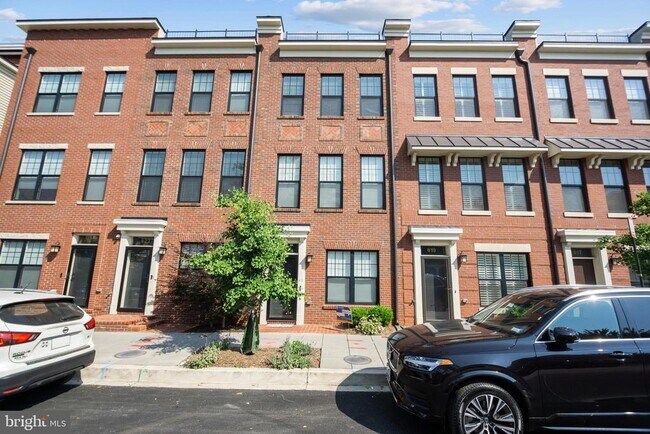 Building Photo - 621 Parkside Pl NE