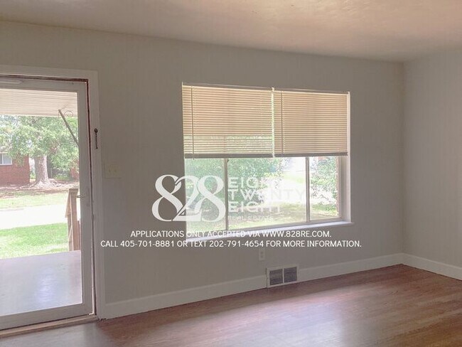 Building Photo - *AVAILABLE NOW* SPACIOUS 3 BED/1.5 BATH SINGLE FAMILY HOME IN MWC!