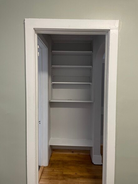 Building Photo - 1207 E 4th St