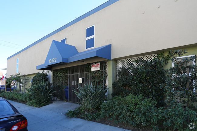 Building Photo - 10122 Palms