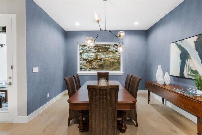 Building Photo - 1529 Barton Springs Rd