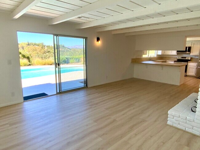 Building Photo - 915 Ranch View Ln