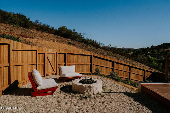 Building Photo - 385 S Skyline Dr