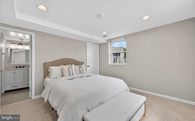 Building Photo - 1109 Hillcrest Dr SW