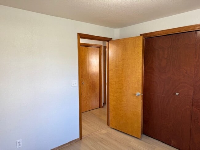 Building Photo - 3-BEDROOM HOME LOCATED ON QUIET CUL-DE-SAC- GARAGE CONVERTED TO ANOTHER ROOM OR STORAGE USE