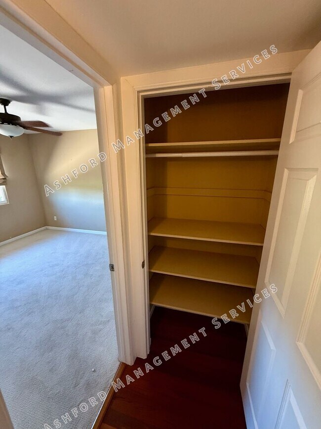 Building Photo - 3 BEDROOM 2 BATHROOM HOME RIGHT ON McCORMI...