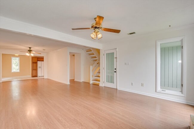 Building Photo - 106 Riverbend Dr