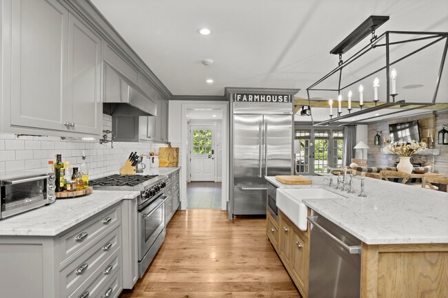 Building Photo - 141 W Norwalk Rd